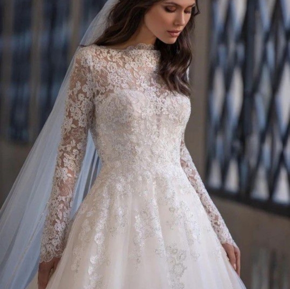 I'm selling a wedding dresses - Picture 10 of 11